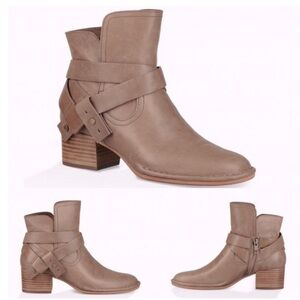 UGG Elysian Leather Taupe Bootie womens size 7
